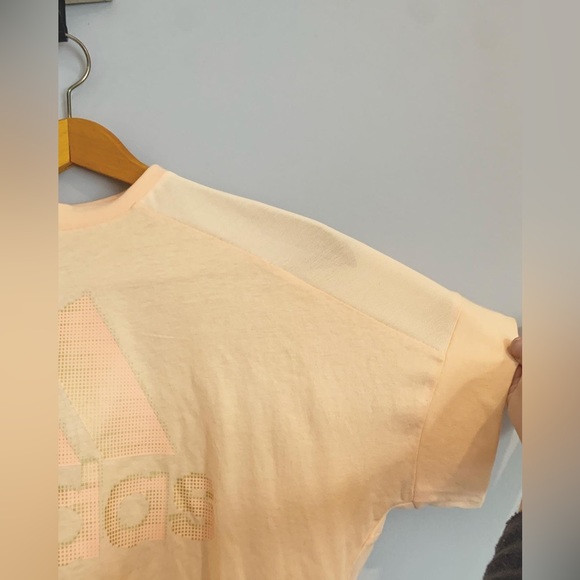 New Adidas Crop - Picture 2 of 3